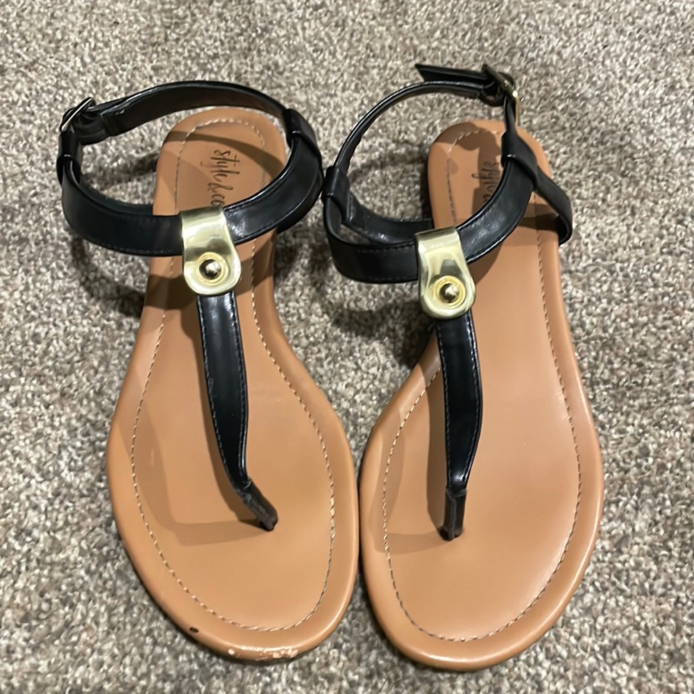 Black sandals size 7